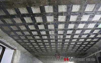 梁粘鋼加固施工照片(梁粘鋼加固施工安全措施混凝土梁抗震性能提升方法) 鋼結構鋼結構螺旋樓梯施工 第1張 梁粘鋼加固施工照片(梁粘鋼加固施工安全措施混凝土梁抗震性能提升方法) 鋼結構鋼結構螺旋樓梯施工 第1張