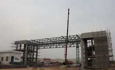 鋼結(jié)構(gòu)廠房施工價(jià)格（鋼結(jié)構(gòu)廠房設(shè)計(jì)費(fèi)用如何計(jì)算鋼結(jié)構(gòu)廠房施工工期影響因素） 鋼結(jié)構(gòu)跳臺(tái)設(shè)計(jì) 第4張