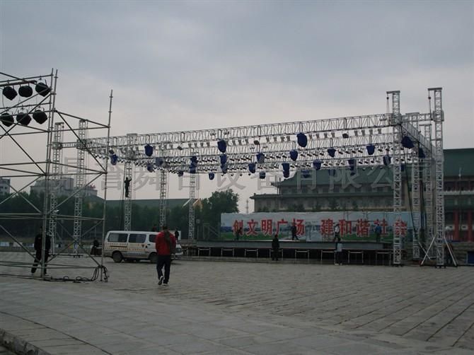 校園景觀設計作品（校園景觀設計中如何平衡自然與人工元素）