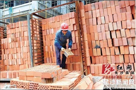 砌墻工資大概多少錢一天(砌墻工人的工資因地區(qū)、經(jīng)驗(yàn)和技術(shù)水平等因素不同) 鋼結(jié)構(gòu)鋼結(jié)構(gòu)停車場設(shè)計 第1張 砌墻工資大概多少錢一天(砌墻工人的工資因地區(qū)、經(jīng)驗(yàn)和技術(shù)水平等因素不同) 鋼結(jié)構(gòu)鋼結(jié)構(gòu)停車場設(shè)計 第1張