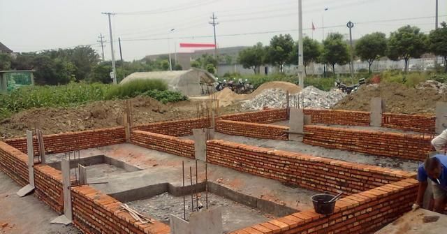 農(nóng)村房基礎(chǔ)怎樣建便宜(井格基礎(chǔ),農(nóng)村自建房地基選材指南,農(nóng)村建筑條形基礎(chǔ)施工技巧) 裝飾工裝施工 第5張 農(nóng)村房基礎(chǔ)怎樣建便宜(井格基礎(chǔ),農(nóng)村自建房地基選材指南,農(nóng)村建筑條形基礎(chǔ)施工技巧) 裝飾工裝施工 第5張