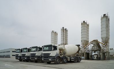 北京市攪拌站使用三方物流罐車運輸的原因（三方物流罐車在北京市攪拌站的應用）