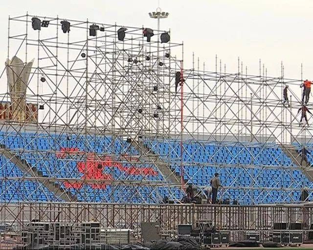 舞臺搭建工作怎么樣(舞臺搭建中的安全管理措施,舞臺搭建團隊的協作技巧) 結構工業鋼結構施工 第4張 舞臺搭建工作怎么樣(舞臺搭建中的安全管理措施,舞臺搭建團隊的協作技巧) 結構工業鋼結構施工 第4張