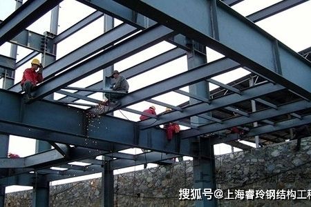 鋼架閣樓用什么板好看（歐松板,簡(jiǎn)約自然風(fēng)格,鋼架閣樓裝修風(fēng)格搭配技巧）