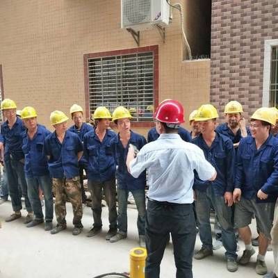 包鋼加固在高溫環境下的應用（(2)、干式外包鋼加固法分干式和濕式外包鋼法分干式外包鋼法）