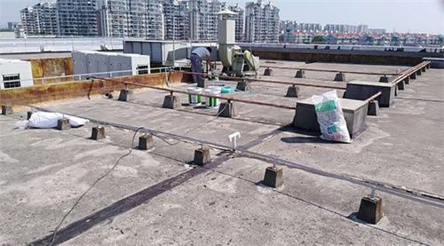 屋面板加固和屋面工程誰(shuí)先誰(shuí)后(屋面板加固和屋面工程的順序) 鋼結(jié)構(gòu)玻璃棧道施工 第4張 屋面板加固和屋面工程誰(shuí)先誰(shuí)后(屋面板加固和屋面工程的順序) 鋼結(jié)構(gòu)玻璃棧道施工 第4張