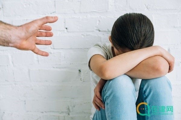 房子屋頂翻新加固算違章嗎怎么處罰（關于房子屋頂翻新加固是否算違章以及相應的處罰）