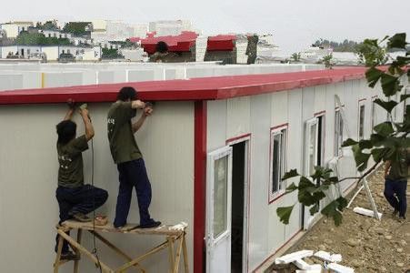 彩鋼房的搭建過程（彩鋼房搭建的主要步驟和注意事項） 鋼結構鋼結構螺旋樓梯設計 第4張