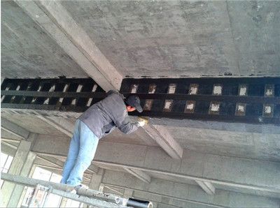 混凝土梁碳纖維加固（碳纖維加固與傳統方法對比,碳纖維加固在地震區的應用） 結構地下室設計 第2張