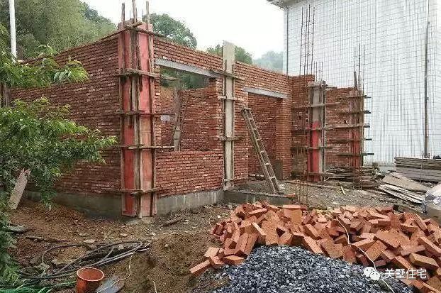 磚混結(jié)構(gòu)柱子起什么作用（磚混結(jié)構(gòu)中構(gòu)造柱的施工要點(diǎn)構(gòu)造柱與圈梁協(xié)同作用）