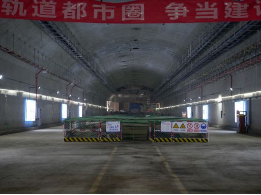 鋼架停車場拱形圖片（尋找鋼架停車場拱形圖片的過程中可以從不同的來源獲取視覺資料）